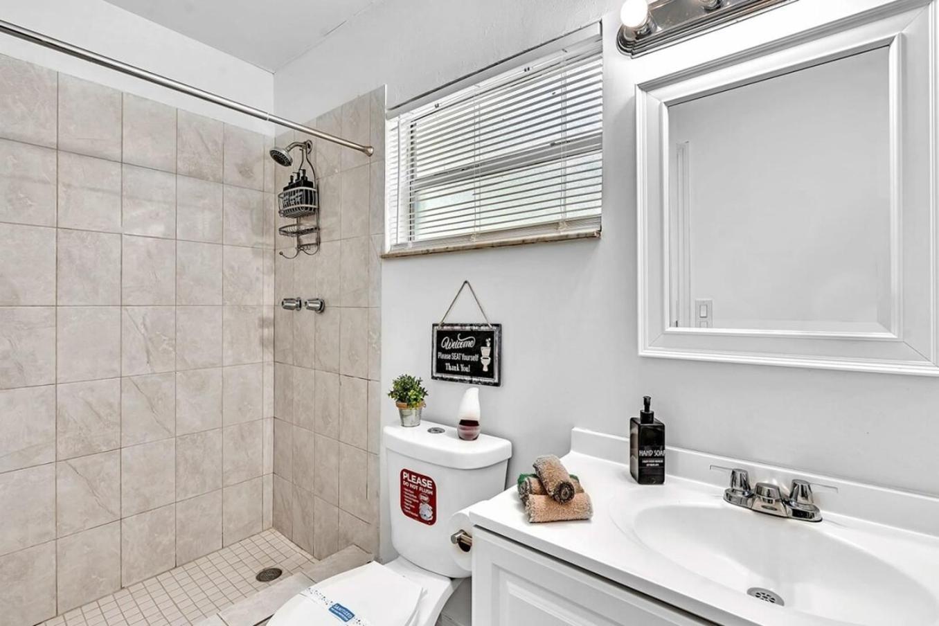 Large Studio Suite Close To Beach And Casino Db3 Dania Beach Εξωτερικό φωτογραφία